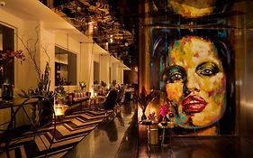 Adelphi Hotel